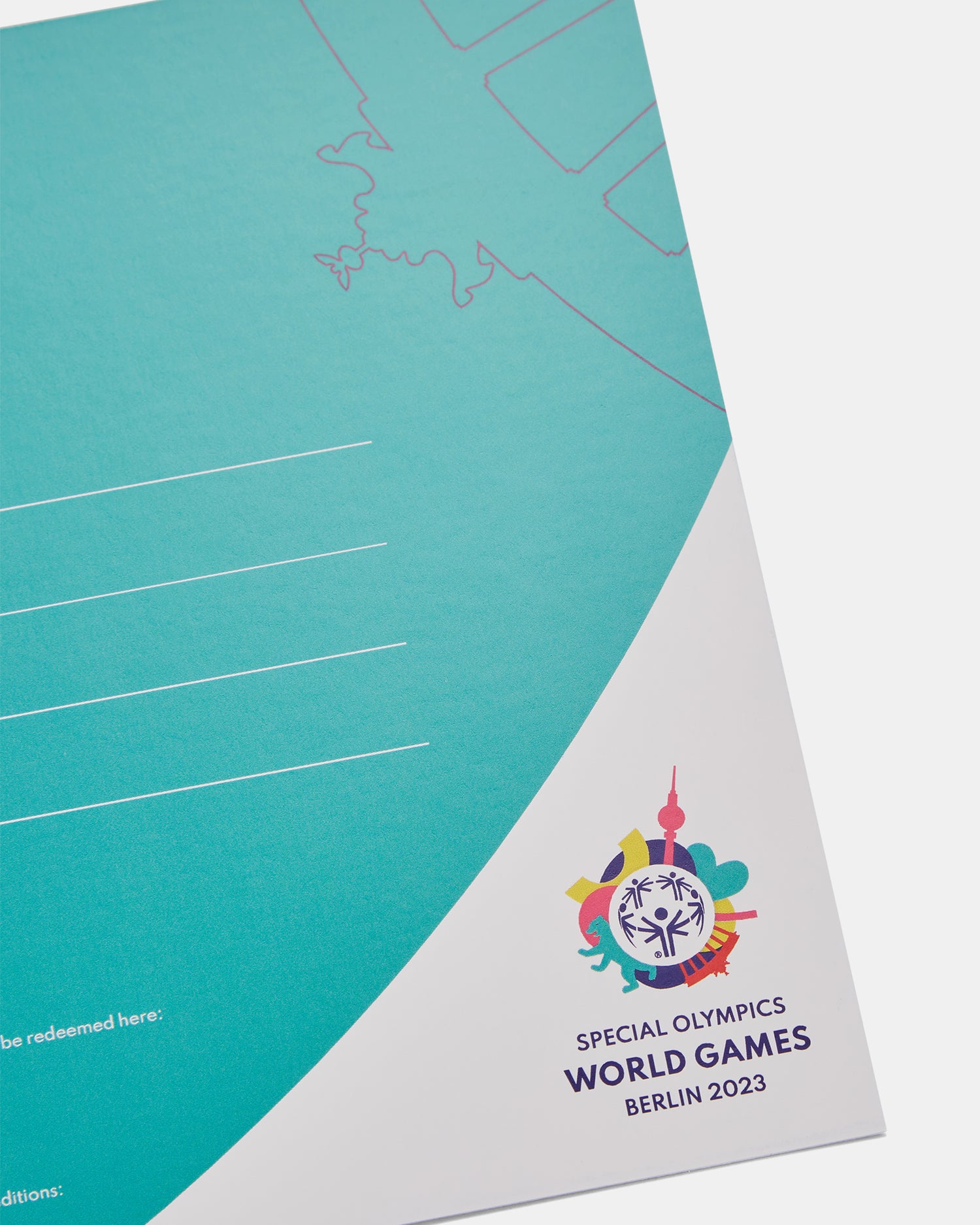Auf der Rückseite der Gutscheinkarte ist rechts unten das bunte Weltspiele Logo abgedruckt. 