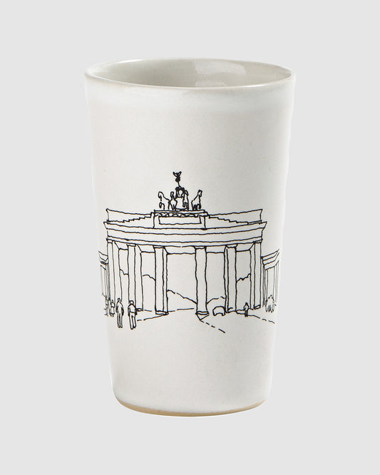 Weißer Keramikbecher mit Brandenburger Tor