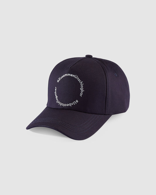 Cap in Navy mit Schriftzug '#ZusmmenUnschlagbar´ und ´#UnbeatableTogether'