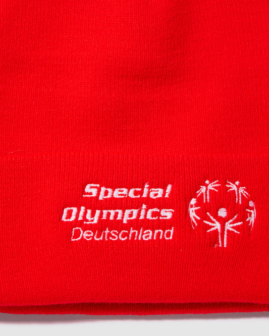 Nahaufanhme Mütze rot mit Special Olympics Deutschland  Logo 