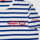 Nahaufnahme des gestreiften T-Shirts mit Special Olympics Deutschland Logo, eingeklappten Ärmel mit S-Oliver Print
