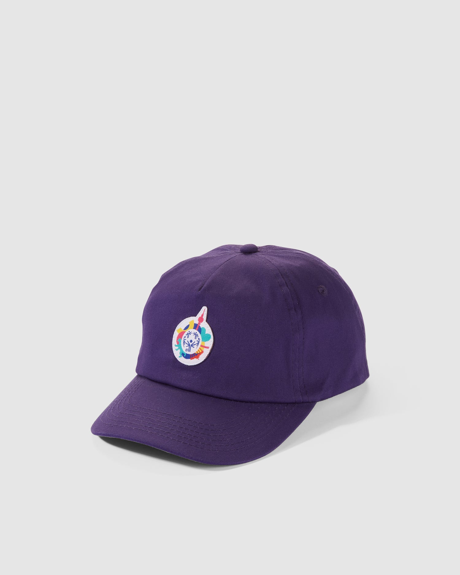 Cap in violett mit kleinem Weltspiele Logo
