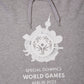 Nahaufnahme von Hoodie in grau mit Weltspiele Logo vorne 