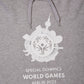 Nahaufnahme von Hoodie in grau mit Weltspiele Logo vorne 