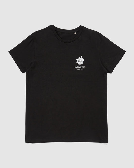 Schwarzes T-Shirt mit kleinem Weltspiele Logo vorne 