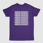Nahaufnahme der Rückseite des T-Shirts in violett mit #BERLIN2023 Print